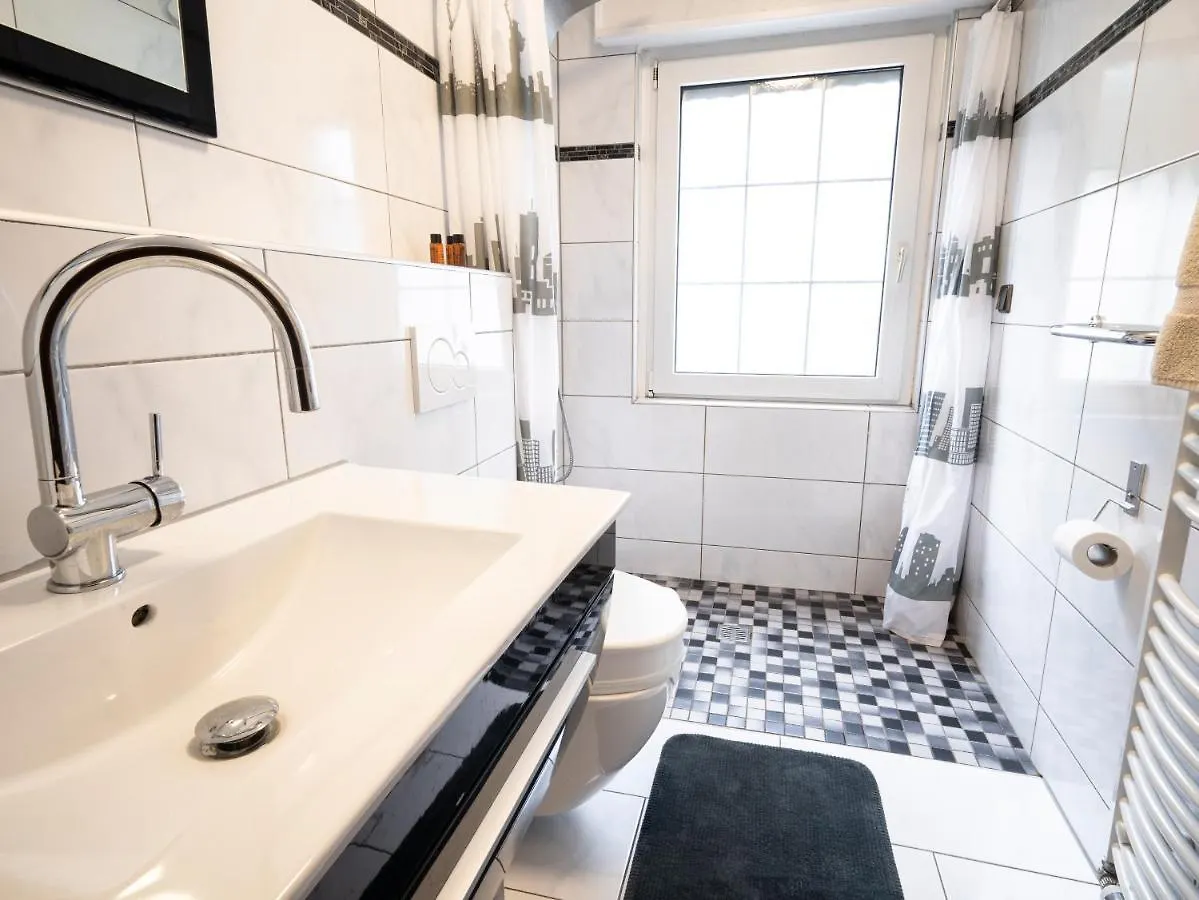 Apartment Truth Fuer 5 - King Size Betten, Kamin, Garten, Xxl Couch, Smart-Tv Dortmund