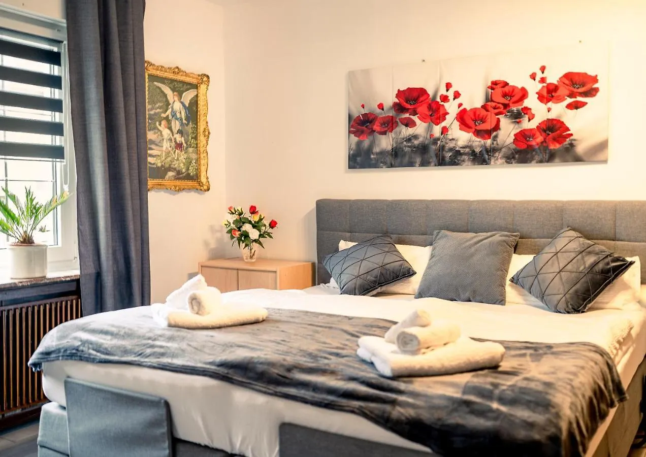 Apartment Truth Fuer 5 - King Size Betten, Kamin, Garten, Xxl Couch, Smart-Tv Dortmund Germany