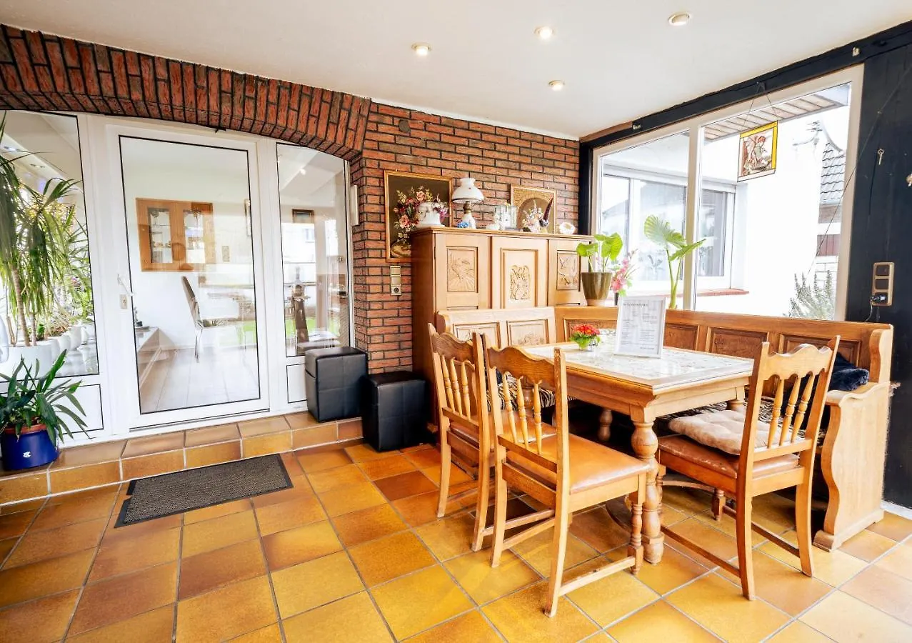 Truth Fuer 5 - King Size Betten, Kamin, Garten, Xxl Couch, Smart-Tv Dortmund Apartment