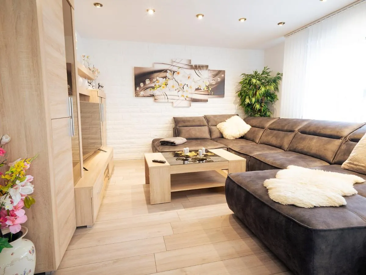 Truth Fuer 5 - King Size Betten, Kamin, Garten, Xxl Couch, Smart-Tv Dortmund Apartment