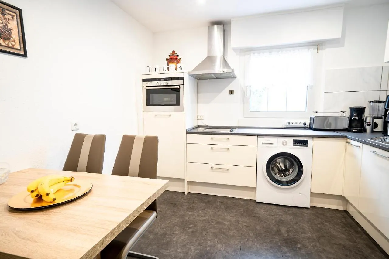 Apartment Truth Fuer 5 - King Size Betten, Kamin, Garten, Xxl Couch, Smart-Tv Dortmund